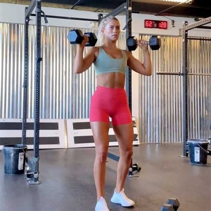 Whitney Simmons’ biography: age, height, birthday, boyfriend