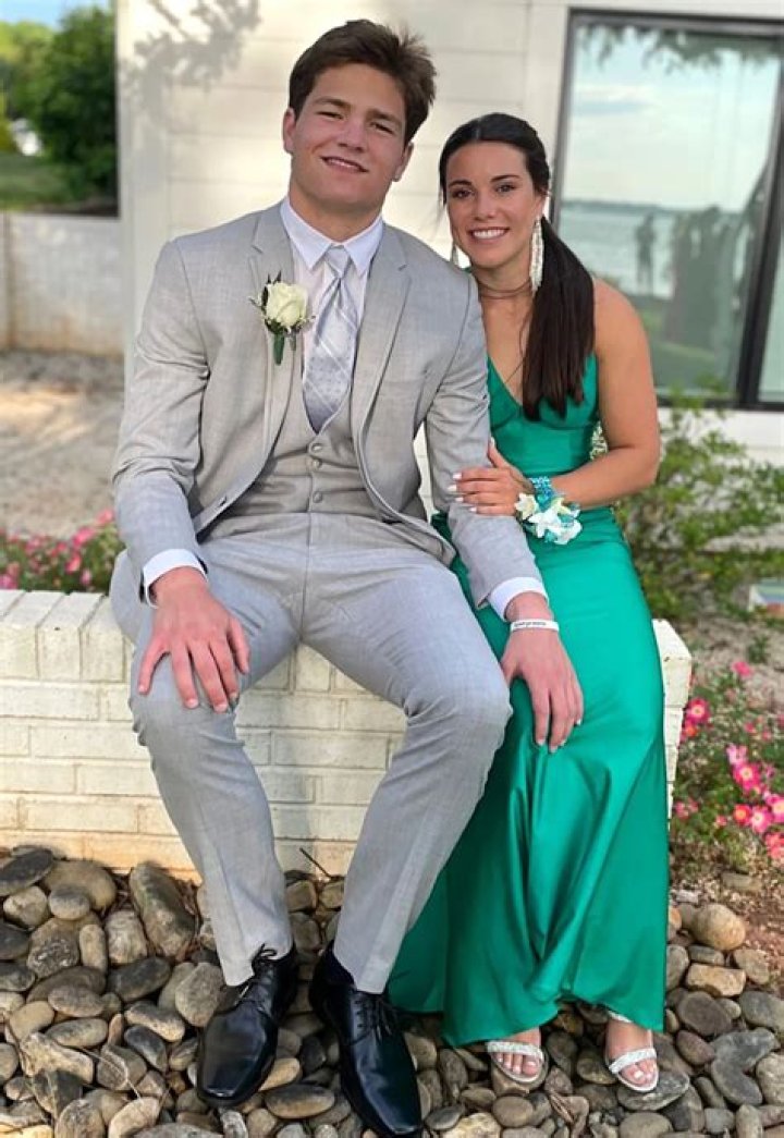 Husband and Wife Stuns Each Other With Matching Outfits in Hilarious Coincidence, Video Goes Viral