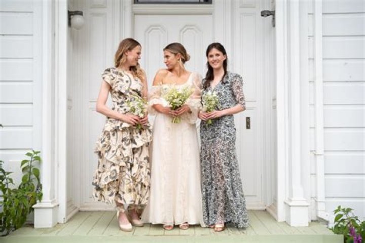 Bride and Her Bridesmaids Show Off Funny Makeup, Get Netizens Laughing: "They Look Like Clowns"