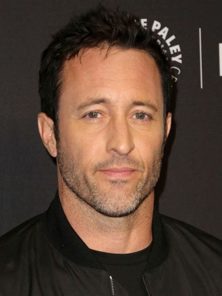 Alex Oloughlin – Biography, Facts & Life Story