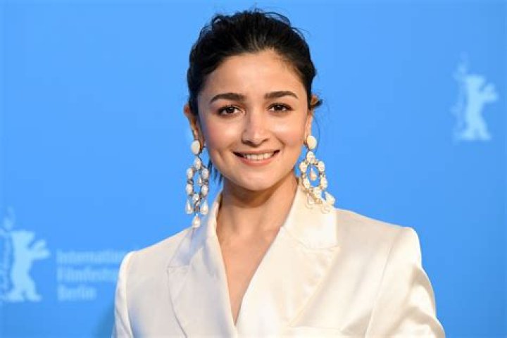 Alia Bhatt – Biography, Facts & Life Story