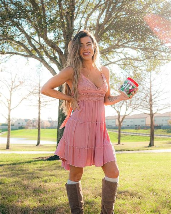 Ally Besse estimated Net Worth, Age, Affairs, Height, Dating, Relationship Stats, Salary as well as short Biography with top 10 popular facts!