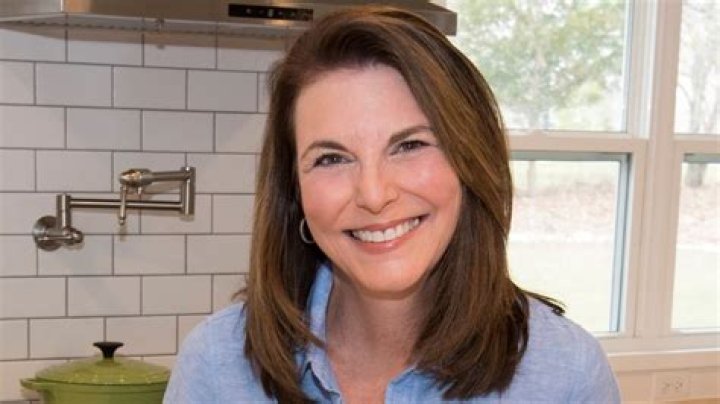 Amy Hanten WLUK, Bio, Wiki, Age, Height, Husband, The Cooking Mom, Salary, and Net Worth