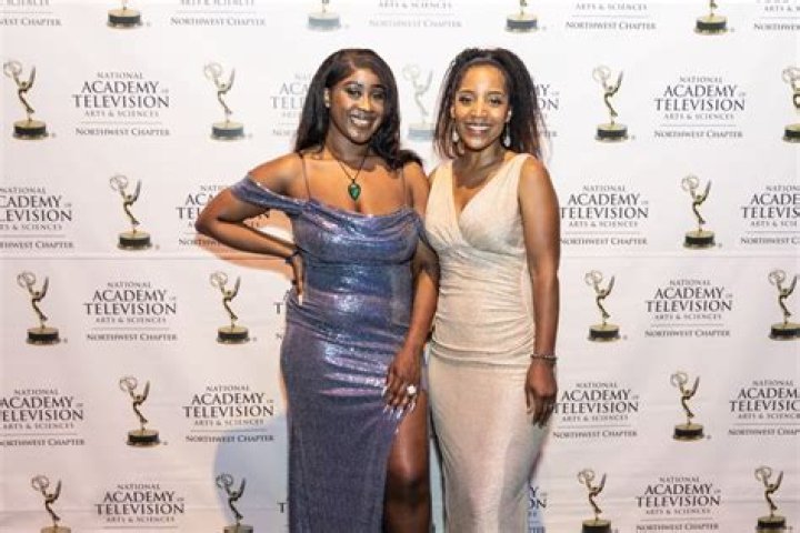 Angela Poe Russell KING5, Bio, Wiki, Height, Family, Husband, Salary, And Net Worth