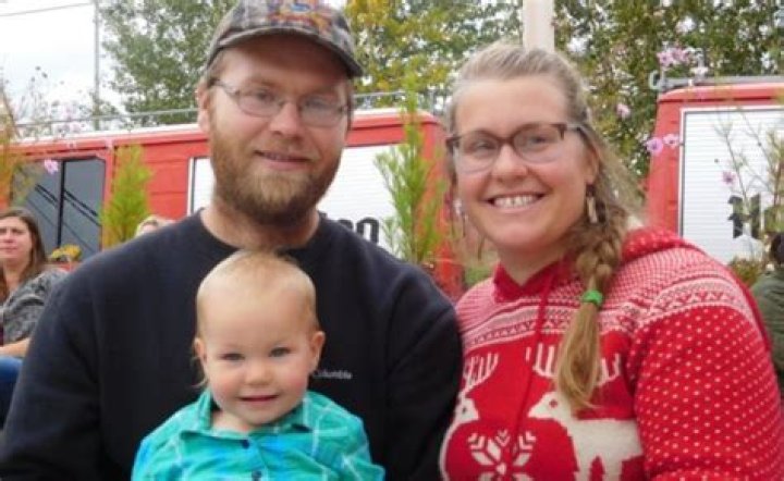 The Last Alaskans Ashley Selden wiki, bio, net worth, husband Tyler Selden, kids.