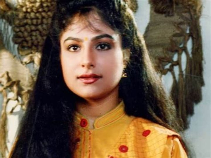 Ayesha Jhulka Biography, Facts & Life Story