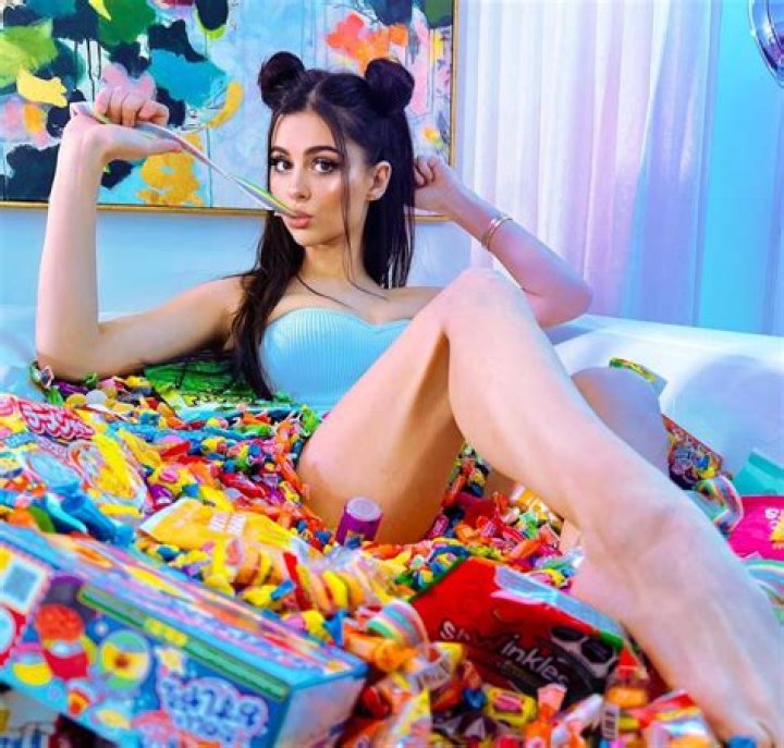Azzyland Youtube, Bio, Wiki, Age, Boyfriend, Money, And Net Worth