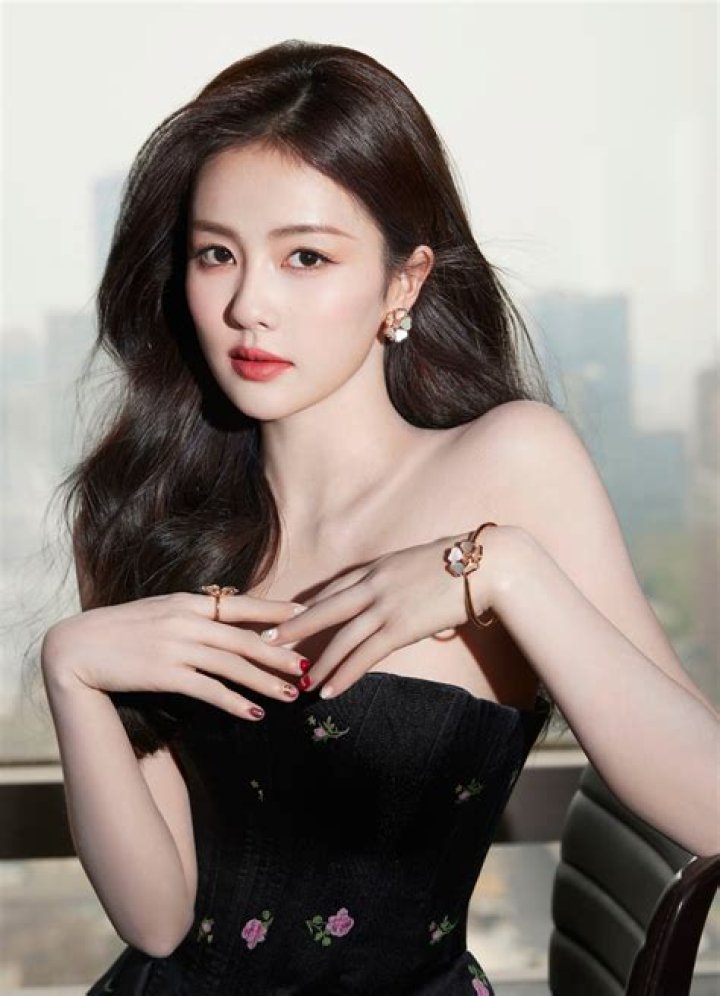 Bai Lu – Biography, Facts & Life Story