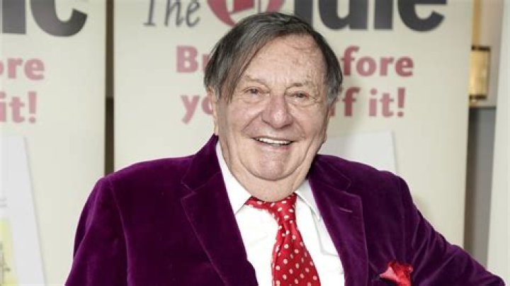 Barry Humphries Comedian, Bio, Wiki, Age, Height, Family, Spouse, Children, Net Worth