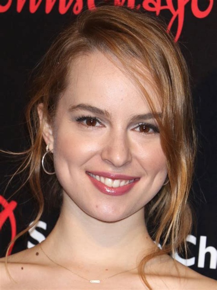 Bridgit Mendler – Biography, Facts & Life Story