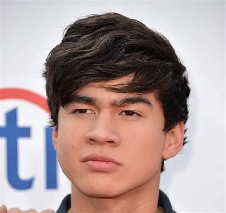 Calum Hood Net Worth