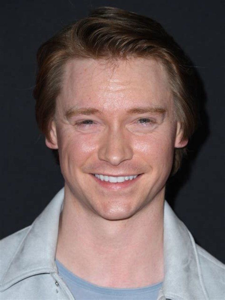 Calum Worthy – Biography, Facts & Life Story