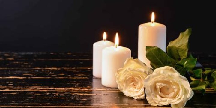 Chadlia Saïda Farhat porte le deuil en robe blanche - Celebrity.tn