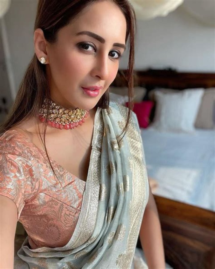 Chahat Khanna – Biography, Facts & Life Story