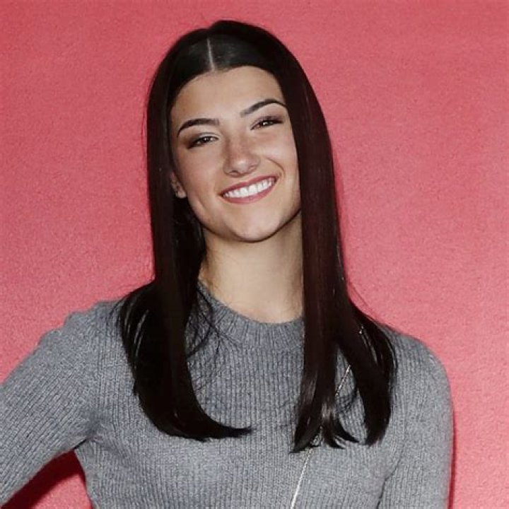 Charli D'Amelio Age, Career, Parents, Sibling, Boyfriend, Net Worth