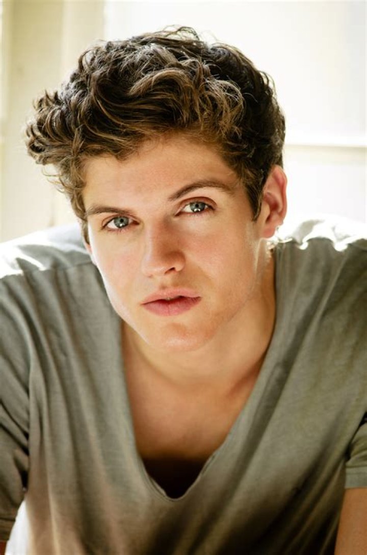 Daniel Sharman – Biography, Facts & Life Story