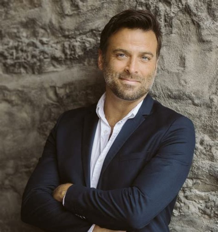 David Bernard Fox 8, Bio, Wiki, Age, Height, Husband, Salary, and Net Worth