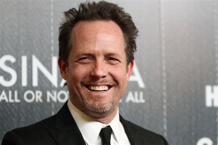 Dean Winters Net Worth – How Much is Winters Worth?