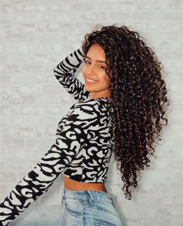 Debora Gomes Net Worth – How Much is Debora Gomes Worth?