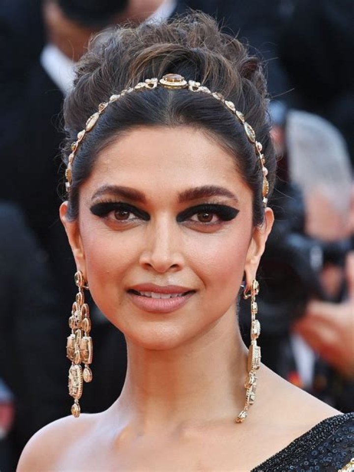 Deepika Padukone Wiki, Biographie, Age, Taille, Mariage, Contact & Informations