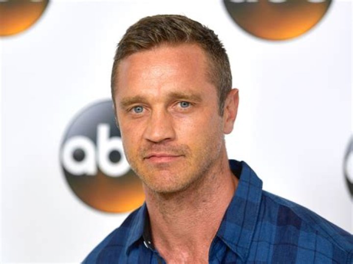 Devon Sawa Movies, Bio, Wiki, Age, Height, Wife, Casper, Chucky, and Net Worth