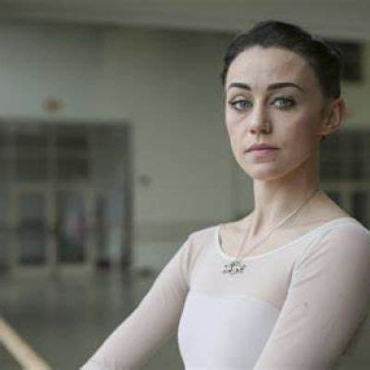 Dusty Button Net Worth