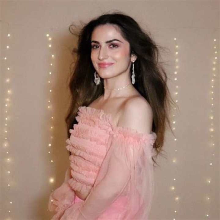 Elif Karaman Bio, Age, Height, Boyfriend, Net Worth