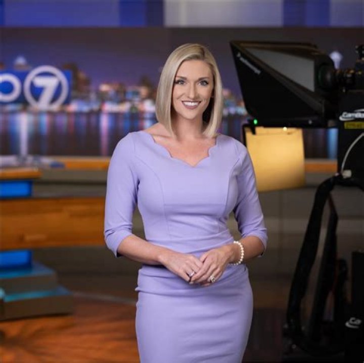 Elle Thomas KIRO, Bio, Wiki, Age, Height, Husband, Fox 13, Salary, and Net Worth