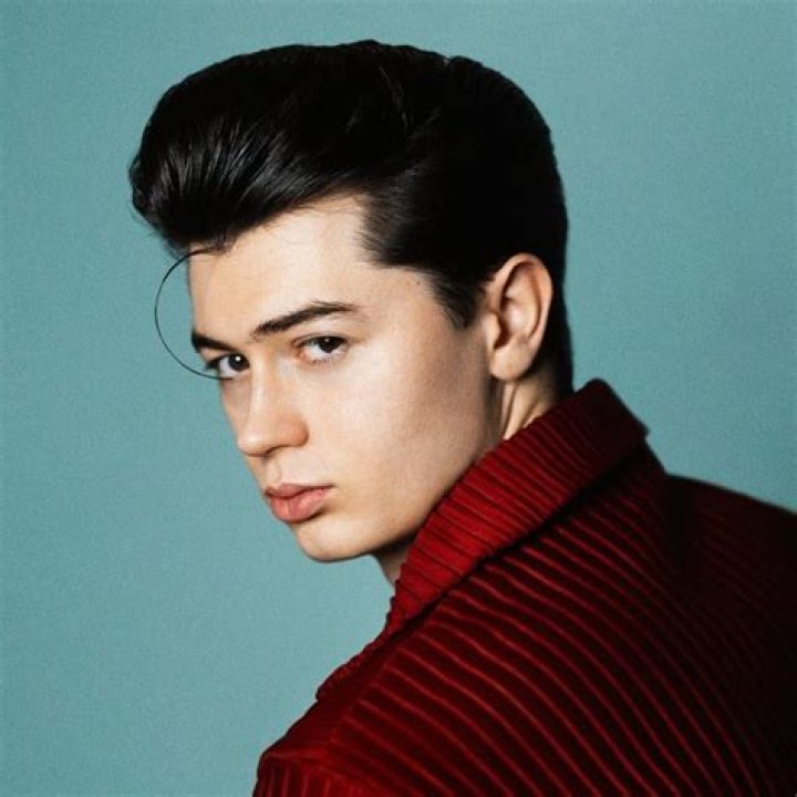 Meet The Rising Star Elliot James Reay: Taking Over People’s Hearts With A Melodious Voice