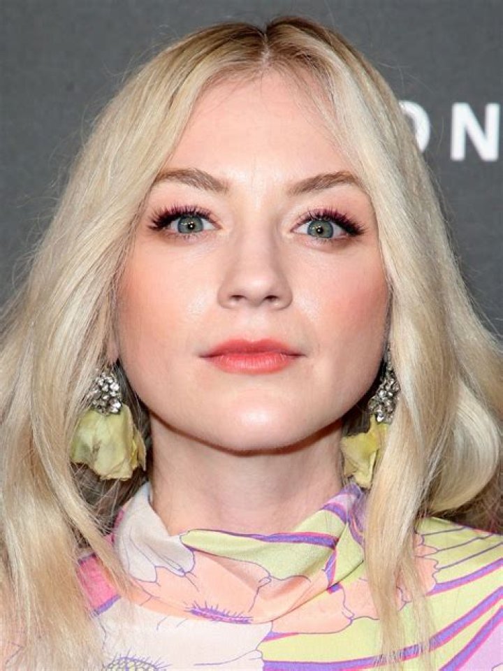 Emily Kinney – Biography, Facts & Life Story