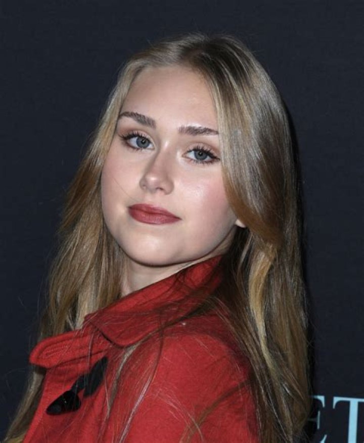 Emily Skinner – Biography, Facts & Life Story