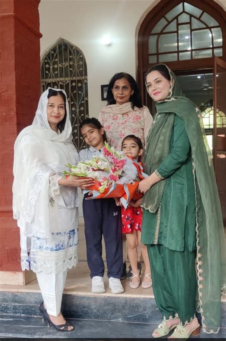 Who Is Farhat Naik, Zakir Naik Wife? Wikipedia And Age