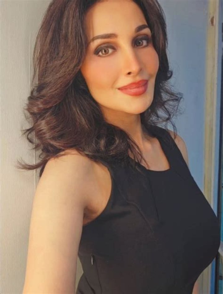 Flora Saini – Biography, Facts & Life Story