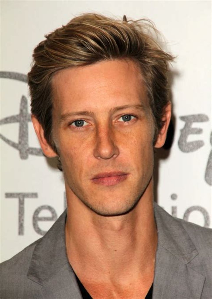 Gabriel Mann Bio, Wiki, Age, Wife, Blacklist, Revenge, and Net Worth