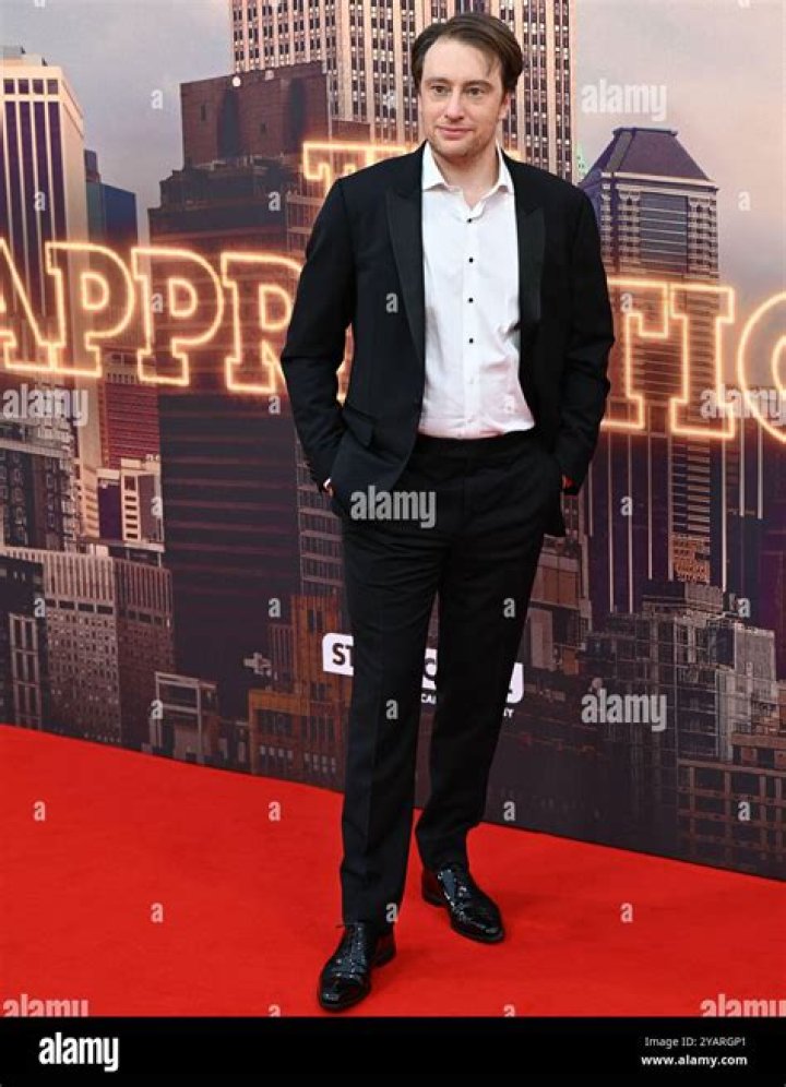 Gabriel Sherman Vanity Fair, Bio, Wiki, Age, Height, Wife, Loudest Voice, Salary, and Net Worth