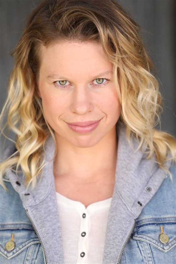 Hayley Holmes – Biography, Facts & Life Story