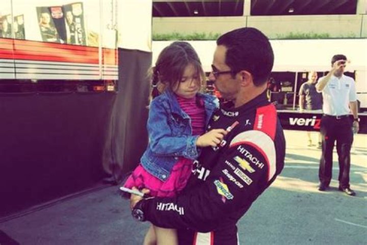 Adriana Henao, Hélio Castroneves’ Partner Is A Fitness Instructor