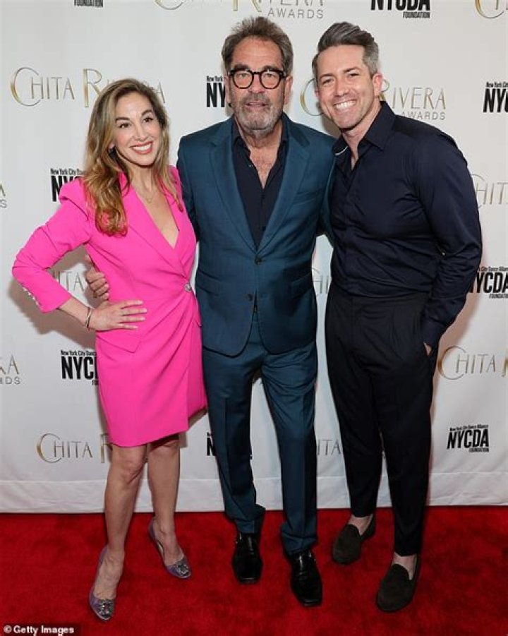 Huey Lewis Leans on Family to Cope with His Hearing Loss