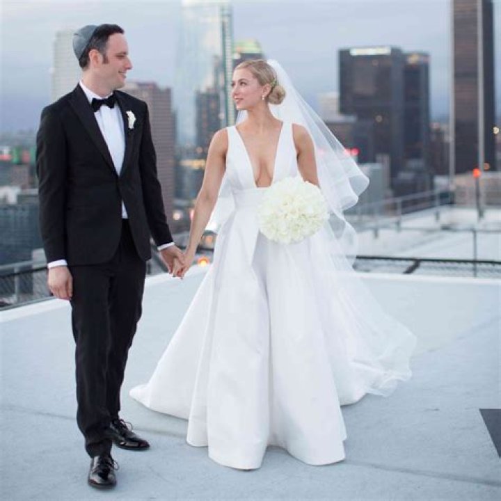 Iliza Shlesinger Shared Some Nuggets of Wisdom about Weddings on Her Netflix Special 'Unveiled'