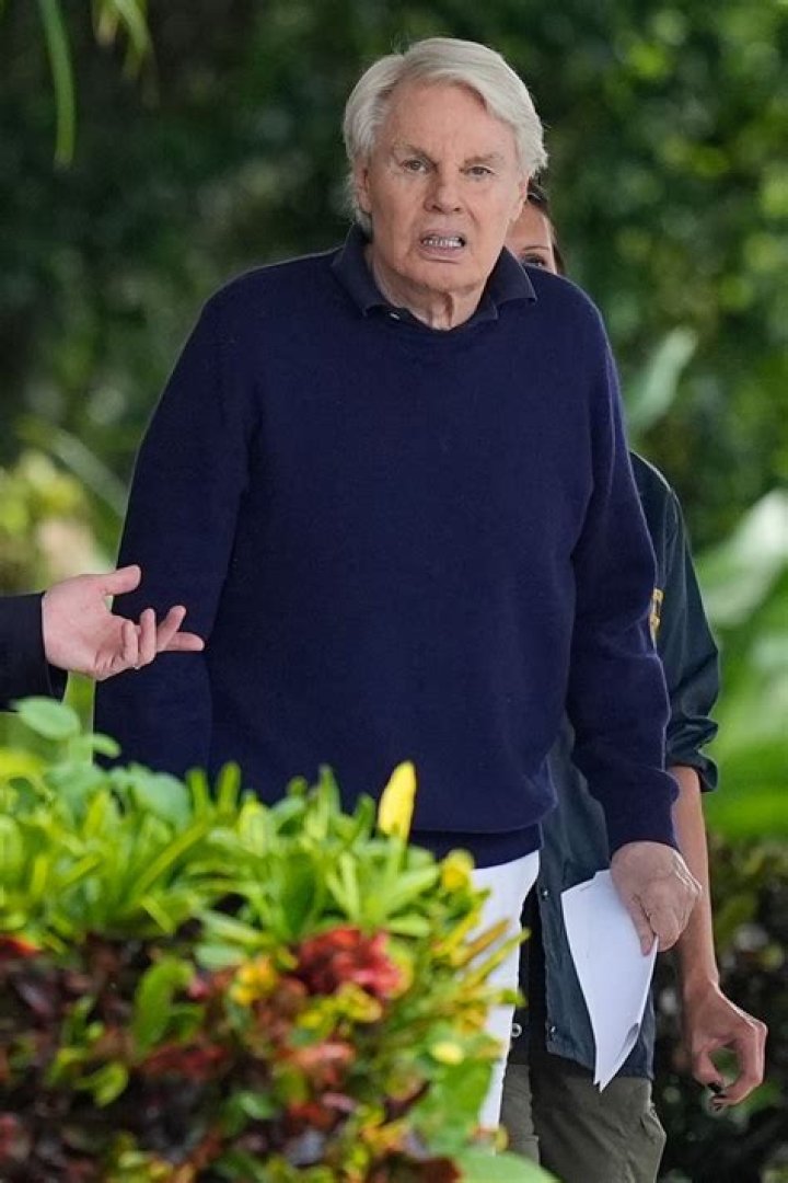 Is CEO Mike Jeffries Gay? Sexuality And Wife 2023