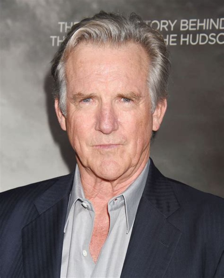 Jamey Sheridan Height