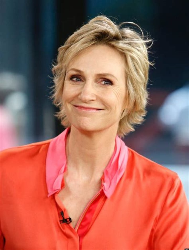 Jane Lynch Actress, Bio, Wiki, Age, Height, Wife, Movies, Glee, and Net Worth