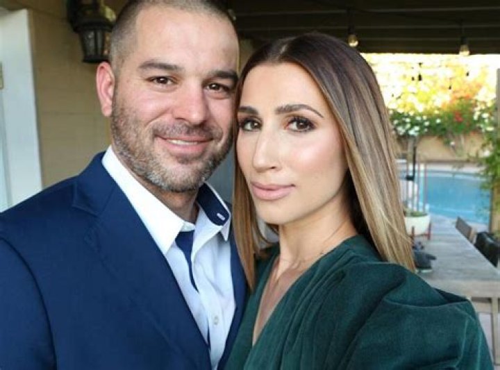 wiki, bio, net worth, wife, divorce, new girlfriend?