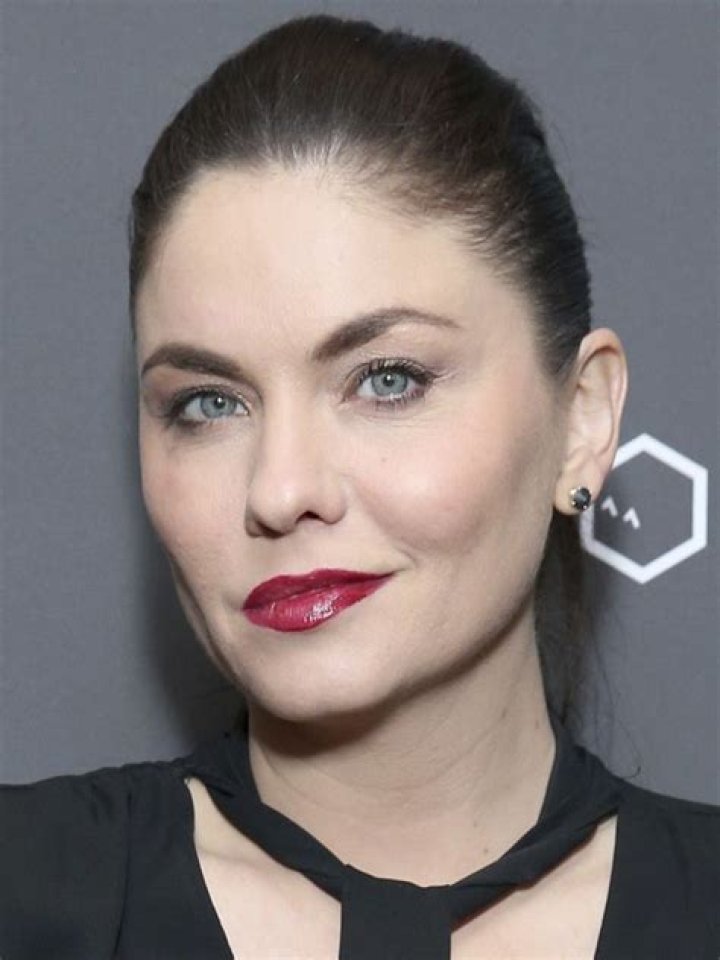 Jodi Lyn O’Keefe Bio, Wiki, Age, Husband, Nash Bridges, Prison Break, and Net Worth