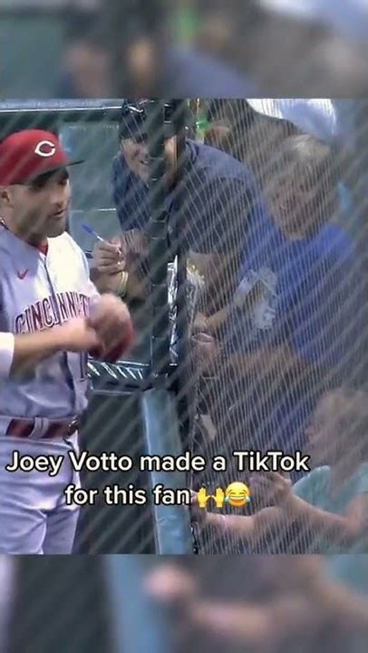 The Joey Votto TikTok Dance Video Is Viral Right Now –– Here's What to Know