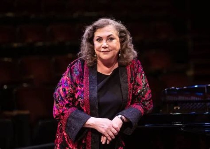 Kathleen Turner’s Painful Battle against Rheumatoid Arthritis