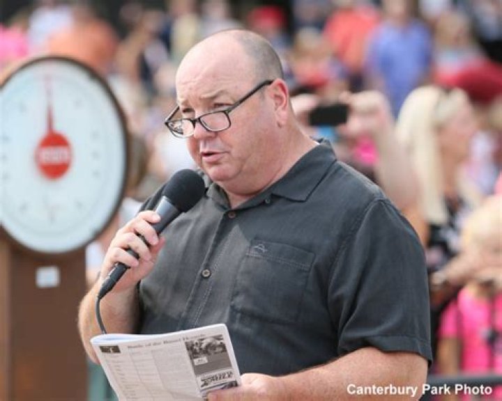 Kevin Gorg Fox Sports North, Bio, Wiki, Age, Height, Wife, Salary, and Net Worth