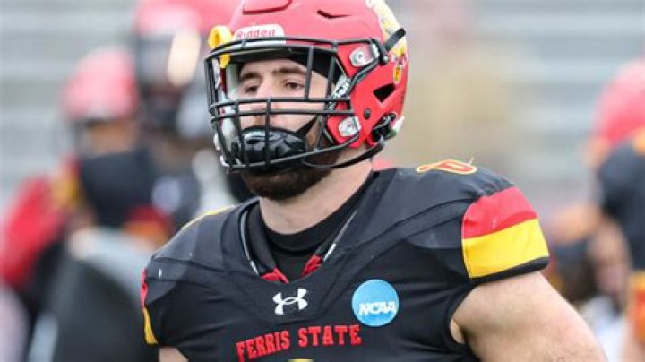 Ferris State LB Konnor Near Transfers to Oklahoma