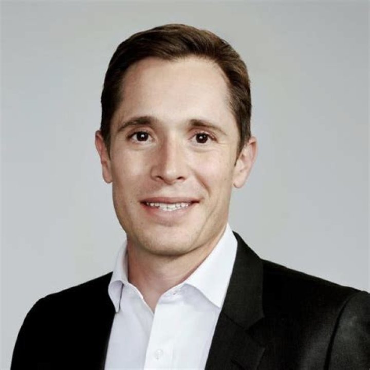 Kris Van Cleave CBS, Bio, Wiki, Age, Height, family, Married, Education, Salary, and Net Worth