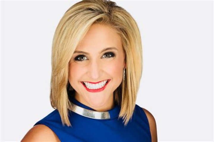 Laura Hettiger KMOV, Bio, Wiki, Age, Engaged, Husband, Surgery, Clothes, Salary, and Net Worth